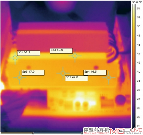 在DDR3 2400下长时间运行后，内存顶部的温度较高，已突破50℃。